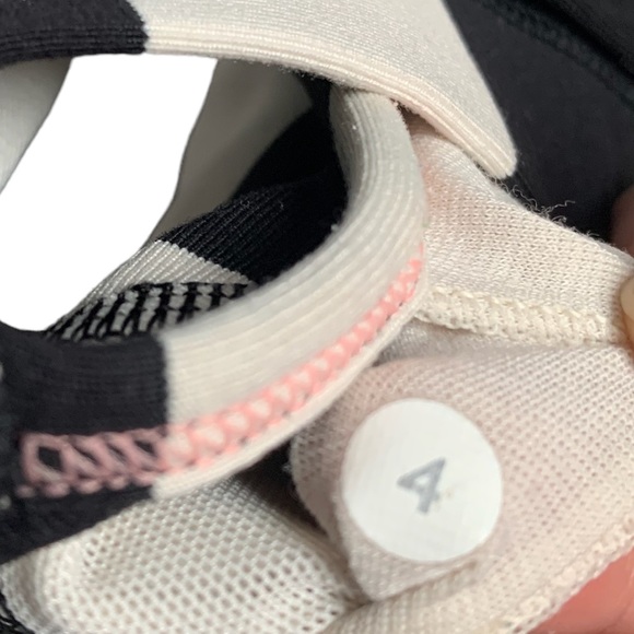 LULULEMON Black & White Horizontal Stripes Flow Y Bra size 4 - Picture 10 of 12